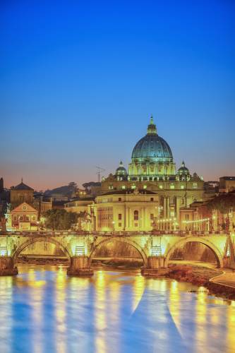 Ночной вид на собор Св. Петра в Риме #113646004