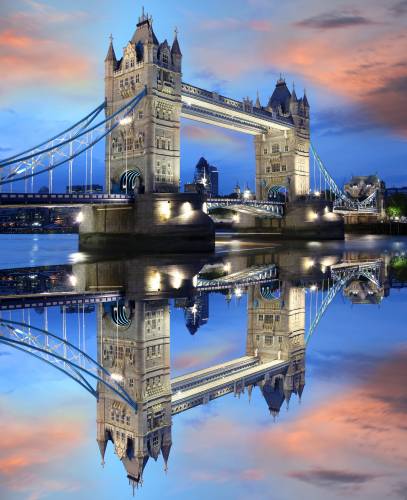 Тауэрский мост в вечернее время в Лондоне