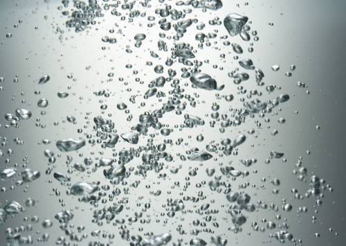 Серый фон, вода, пузыри #325560122