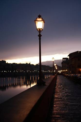 Ночь во Флоренции, фонарь, набережная #94794892