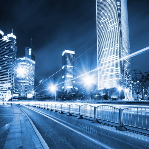 Свет  шоссе на фоне небоскребов в Шанхае #86409775